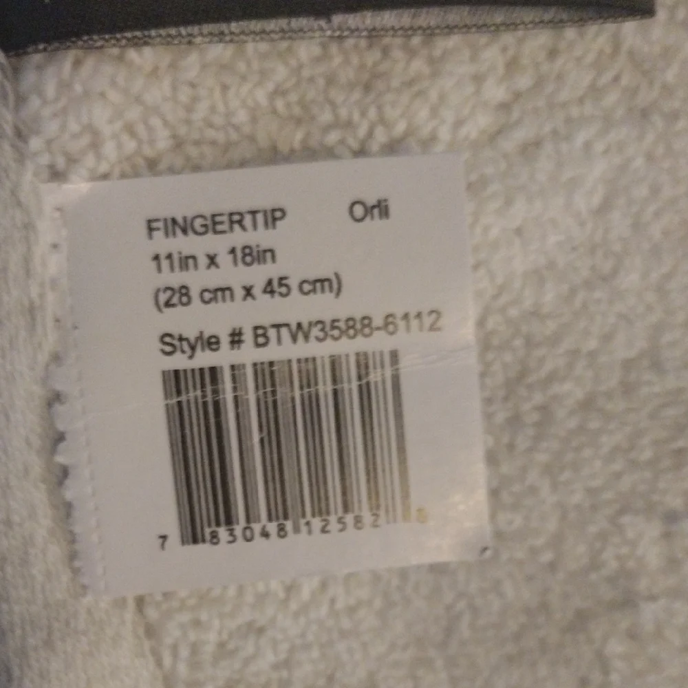 Vince Camuto Soft Cream Fingertip Towel